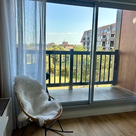 Front De Apartment